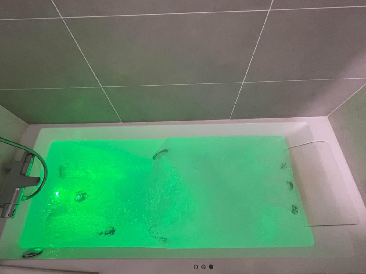 Charmant Logement Avec Jacuzzi Mantes-la-Jolie ภายนอก รูปภาพ